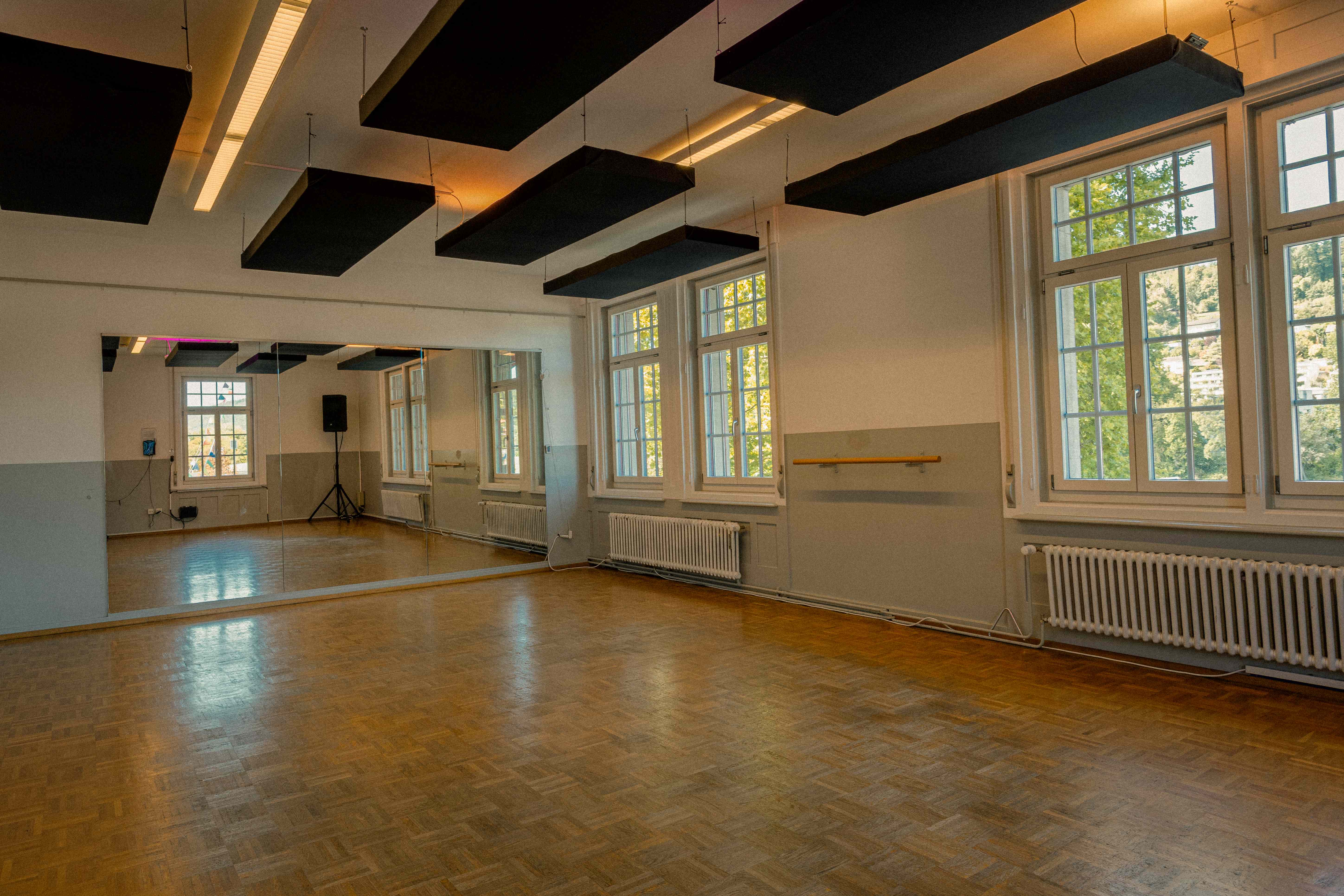 Jugendkulturhaus Flösserplatz_Spiegelsaal quer2_small_©Jonathan Brändli Jugendkulturhaus Flösserplatz_Spiegelsaal quer2_small_©Jonathan Brändli